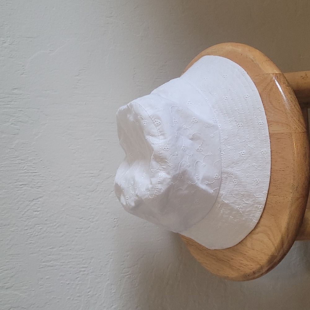 White Islet Bucket Hat